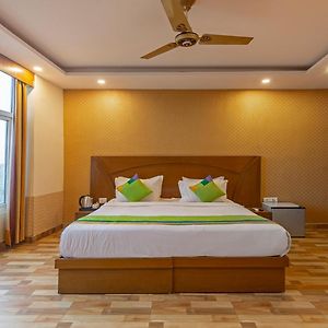 Treebo Green View, Noida
